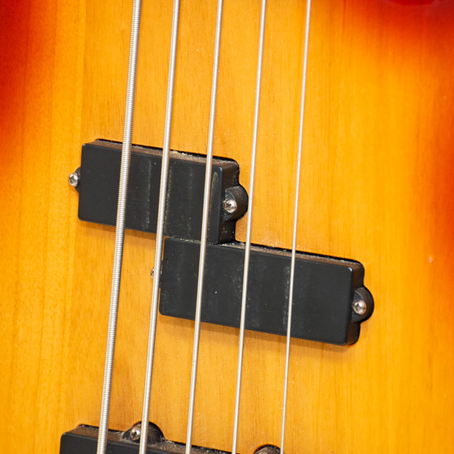 Fender Deluxe Zone 2006 5-String Sunburst Bass Guitar - Image 7