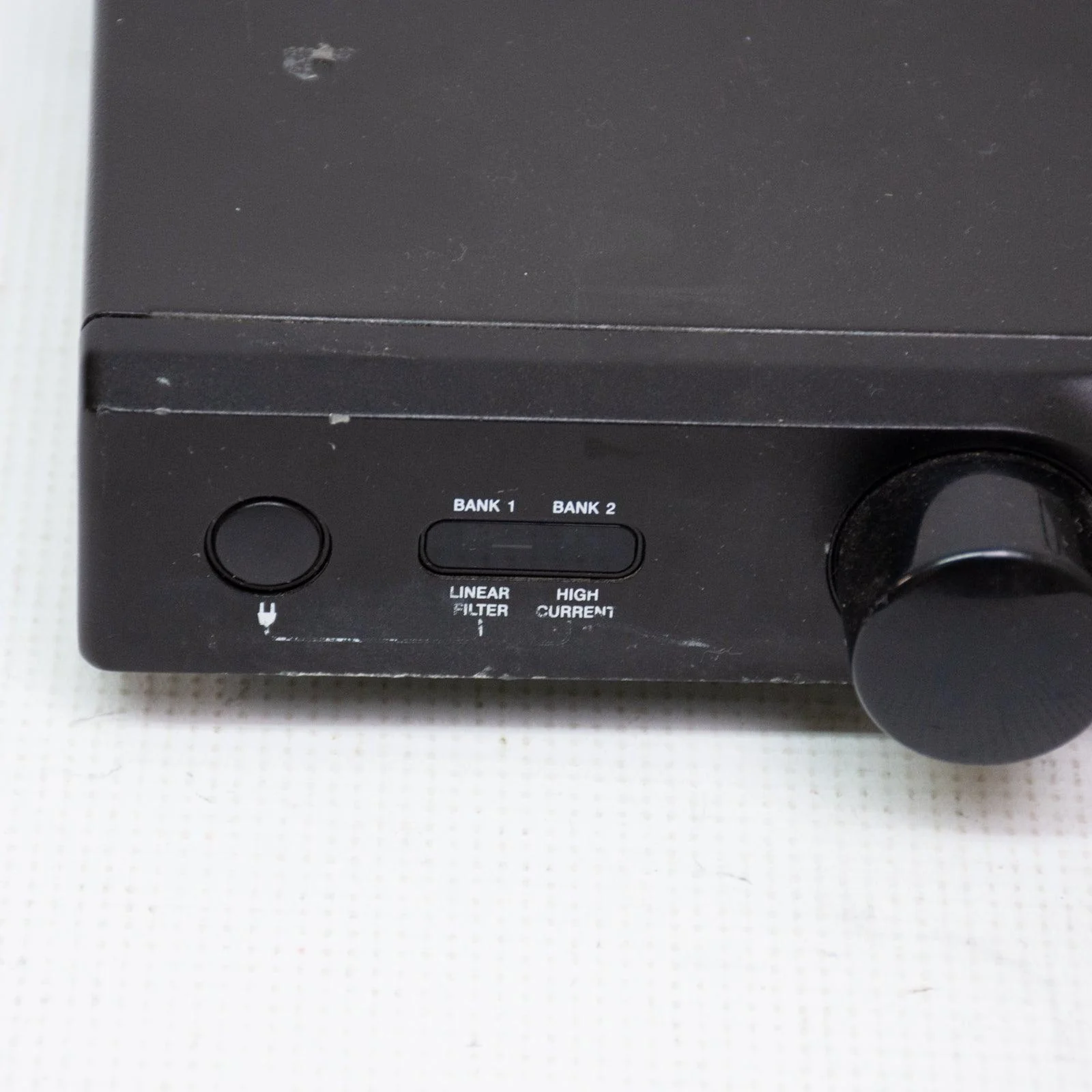 Panamax M4300-PM 8 Home Theater Power Line Conditioner and Surge Protector - Image 3