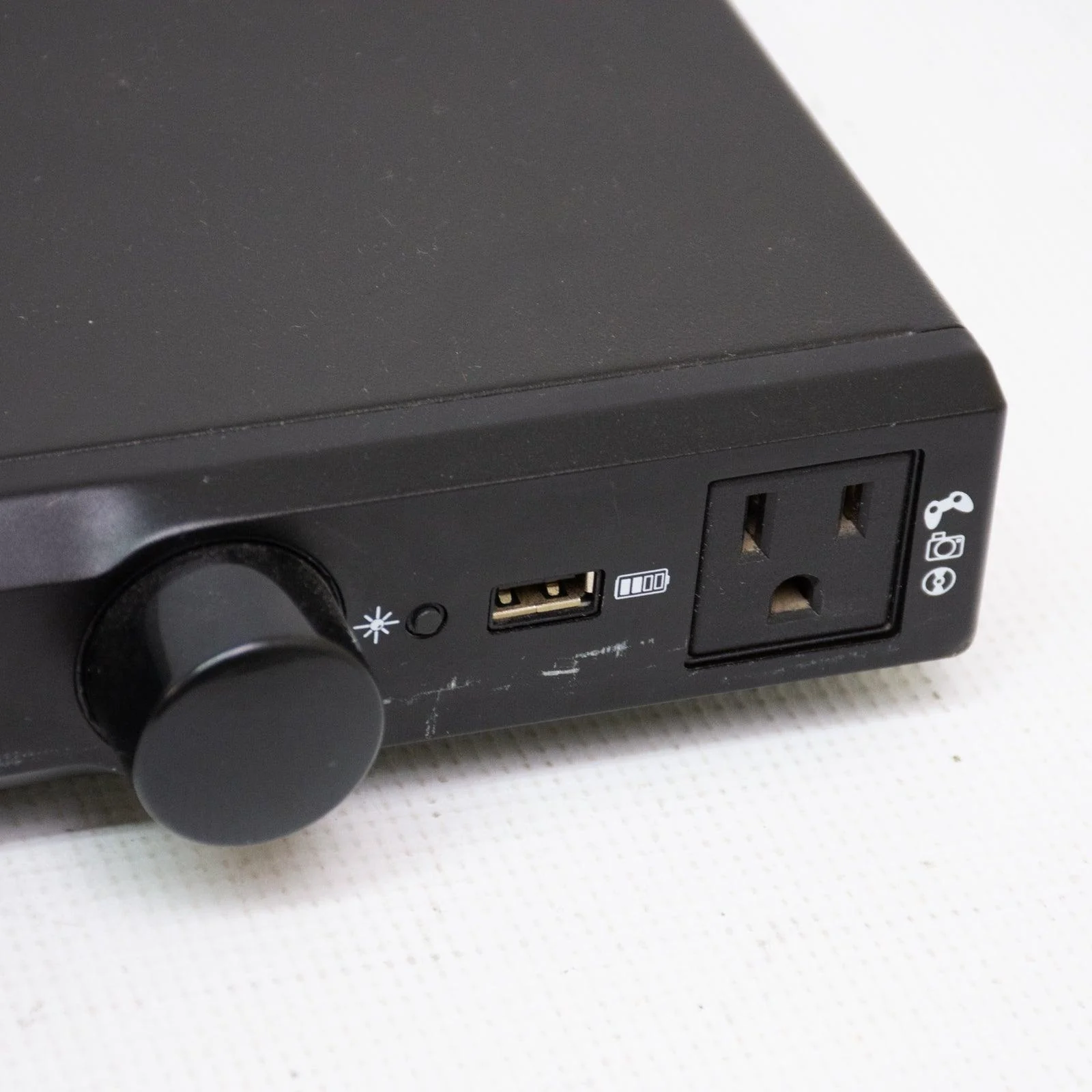 Panamax M4300-PM 8 Home Theater Power Line Conditioner and Surge Protector - Image 4