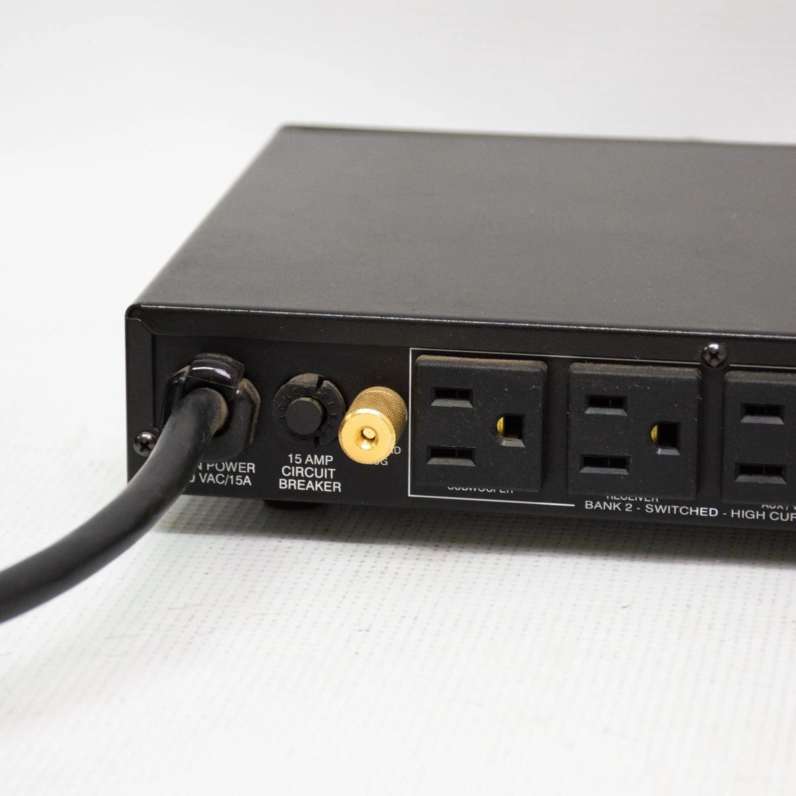 Panamax M4300-PM 8 Home Theater Power Line Conditioner and Surge Protector - Image 8