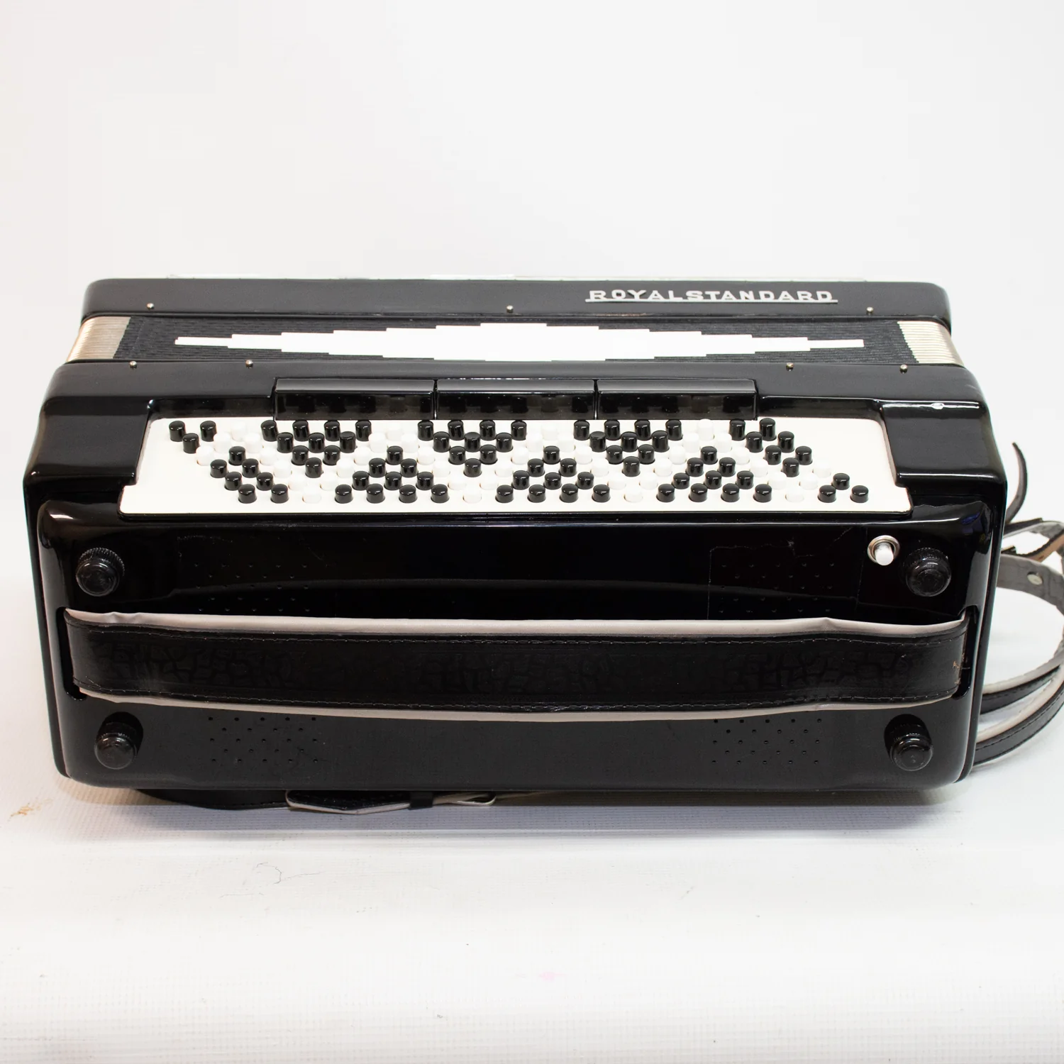 Royal Standard Silvana 2321 Accordion - Image 3